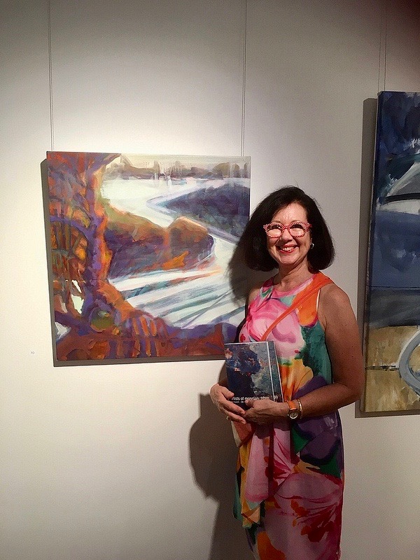 Linda Gold with her painting 'Nielsen Evening' at the Mosman Gallery.